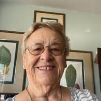 Sitter Profile Image: Flora S.