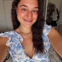 Sitter Profile Image: Phoebe D.