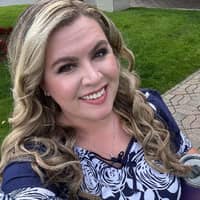 Sitter Profile Image: Laura S.