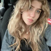 Sitter Profile Image: Julia R.