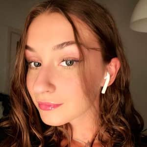 Sitter Profile Image: Julia H.