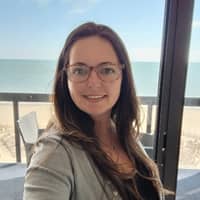 Sitter Profile Image: Lindsey W.