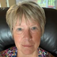 Sitter Profile Image: Lynne S.