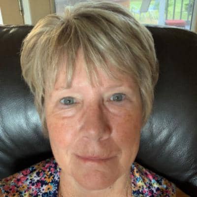 Sitter Profile Image: Lynne S.