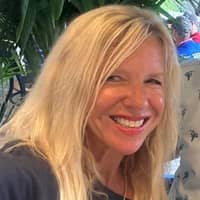 Sitter Profile Image: Leslie S.