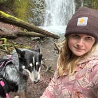 Sitter Profile Image: Laura H.