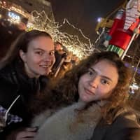 Sitter Profile Image: Daniela & Daphne I.