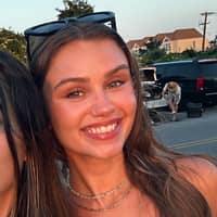 Sitter Profile Image: Julie E.