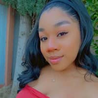 Sitter Profile Image: Mia W.