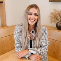 Sitter Profile Image: Makenzie C.