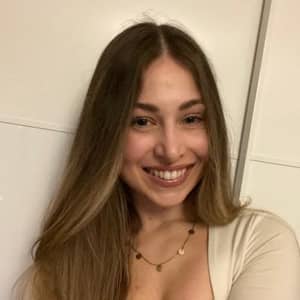 Sitter Profile Image: Carina V.