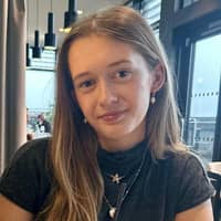 Sitter Profile Image: Miss Louise Emma R.