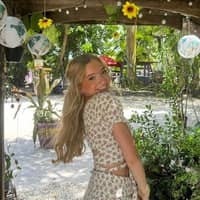 Sitter Profile Image: Lauren L.