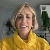 Sitter Profile Image: Leigh B.