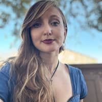 Sitter Profile Image: Alma R.