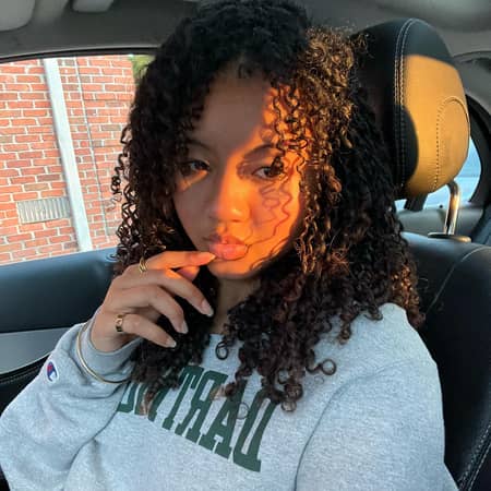 Sitter Profile Image: Isabelle L.