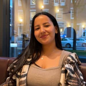 Sitter Profile Image: isma A.