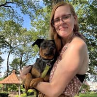 Sitter Profile Image: Leslie R.