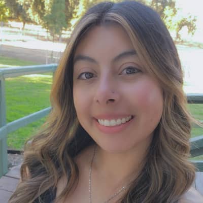 Sitter Profile Image: Araceli L.