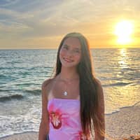 Sitter Profile Image: Lily S.