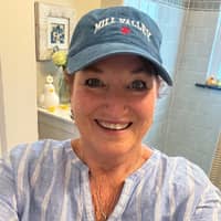 Sitter Profile Image: Debra W.