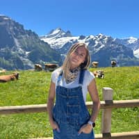 Sitter Profile Image: Abigail L.