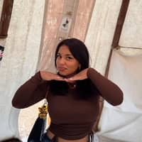 Sitter Profile Image: Ariana G.