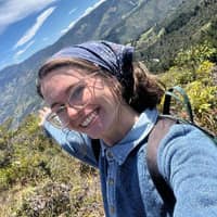 Sitter Profile Image: Hannah F.