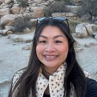 Sitter Profile Image: Lynn T.