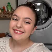 Sitter Profile Image: Viviana L.