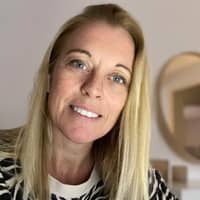 Passarens profilbild: Angela R.