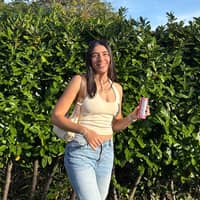 Sitter Profile Image: Laura V.