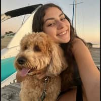 Sitter Profile Image: Chloe S.