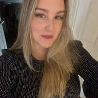 Sitter Profile Image: Laura J.