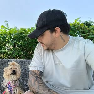 Sitter Profile Image: César G.