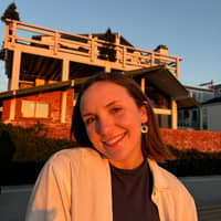 Sitter Profile Image: Elise L.