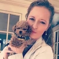 Sitter Profile Image: Leslie R.