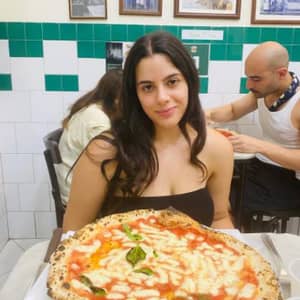 Sitter Profile Image: Giulia R.