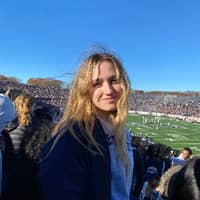 Sitter Profile Image: Abigail F.