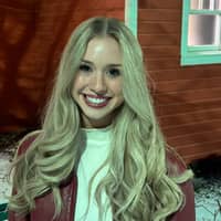 Sitter Profile Image: Annika W.