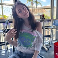 Sitter Profile Image: Lucy M.