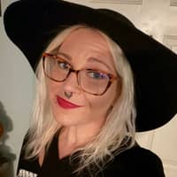 Sitter Profile Image: Julie C.