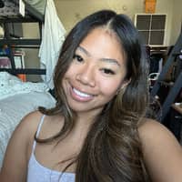 Sitter Profile Image: Nikki H.