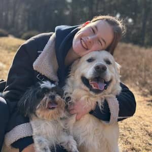 Sitter Profile Image: Julia M.