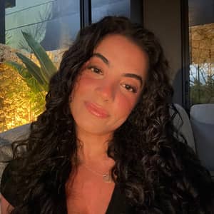 Sitter Profile Image: Madlin A.