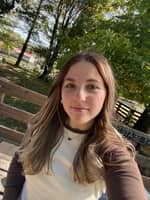 Sitter Profile Image: Julia K.