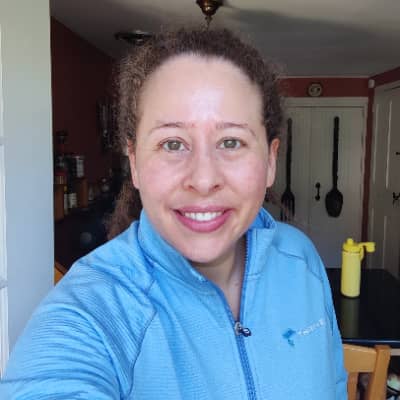 Sitter Profile Image: Lisa V.