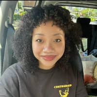 Sitter Profile Image: Serena K.