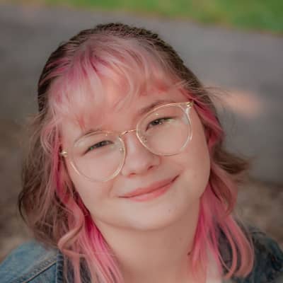 Sitter Profile Image: Julia H.