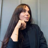 Sitter Profile Image: Laura J.